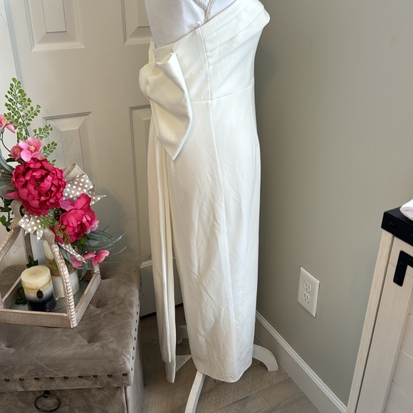 NWT- Strapless White Bow Dress with left side Slit - Picture 4 of 5